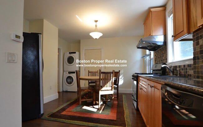 Building Photo - 16 Alcott St