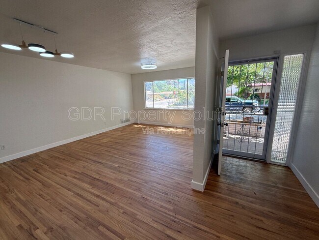 Foto del edificio - 1317 Espanola St NE