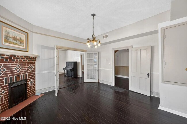 Foto del edificio - Ideal for Medical Professionals & Students – Spacious 5BR Near Downtown