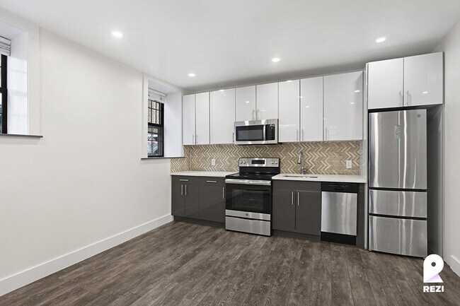 Foto del edificio - 65 Seaman Ave