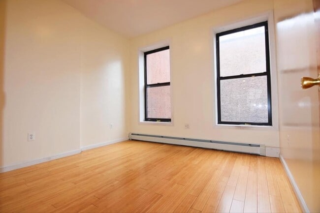 Photo - 1437 Pacific St House