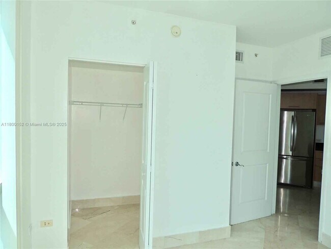 Foto del edificio - 480 NE 30th St