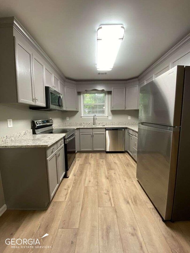 Building Photo - 1525 Cedar Shoals Dr