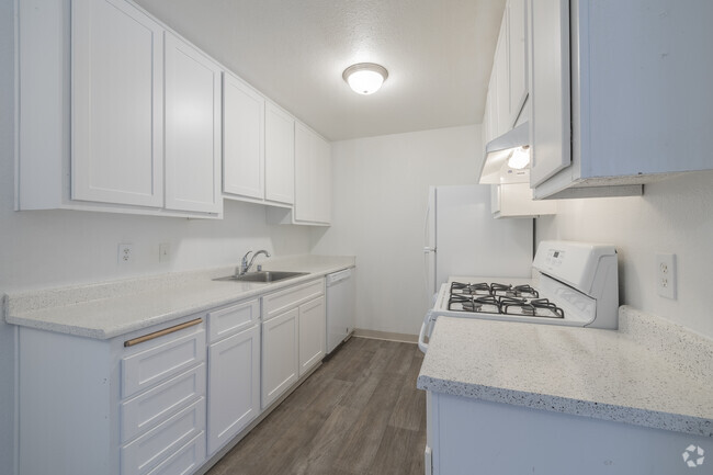 2BR, 1BA - 822 SF - Kitchen - Adrienne Village