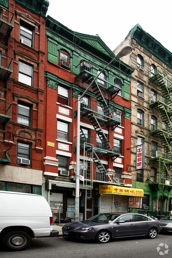 Primary Photo - 33 Henry St