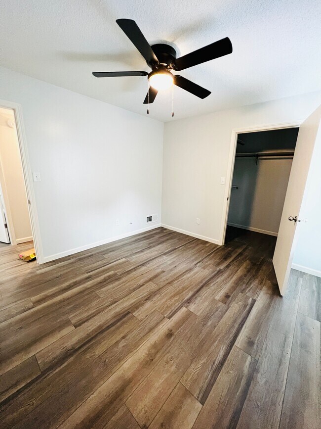 Foto del edificio - 1320 E 25th Terrace