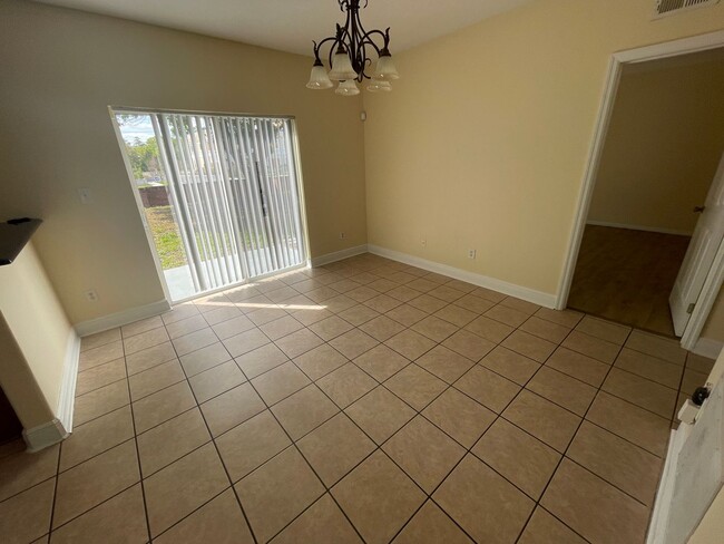 Building Photo - 2 Story, 4/2.5 plus Bonus Room in Great Lo...