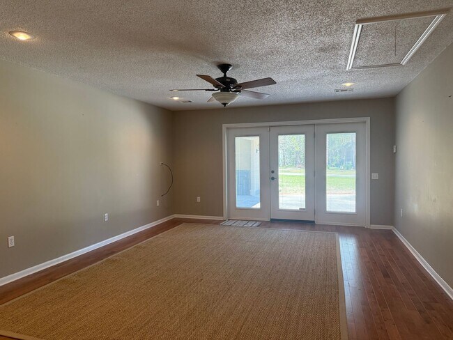 Foto del edificio - 133 River Ridge Rd