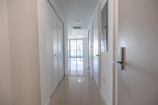 Foto del edificio - 488 NE 18th St