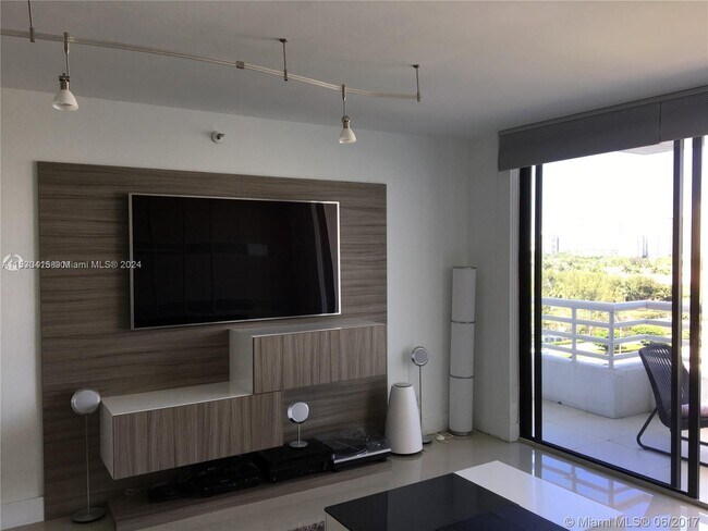 Foto del edificio - 3300 NE 192 St