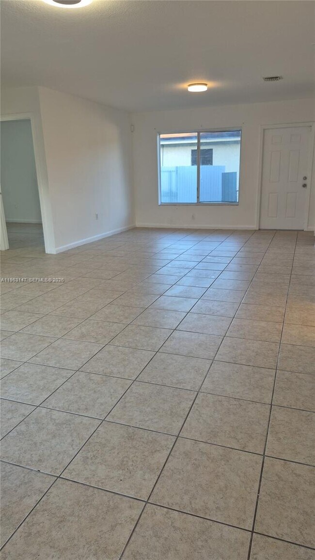 Foto del edificio - 2155 NW 64th St