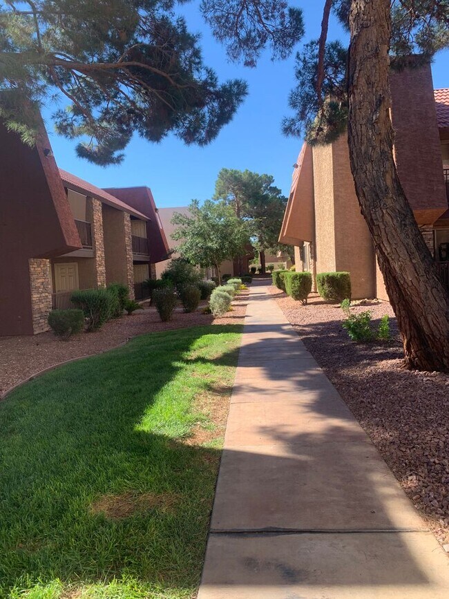 Building Photo - 2 bed condo for rent -$1300