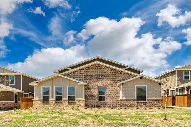 Foto del edificio - GORGEOUS 2 BEDROOM FOUR PLEX LOCATED IN MI...