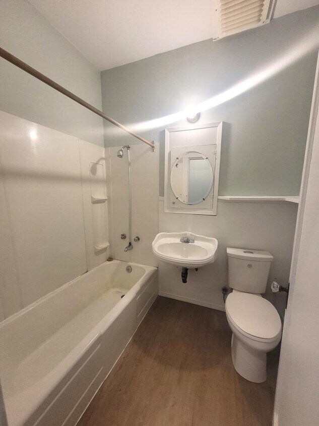 Building Photo - 1 bedroom in Prince Rupert BC V8J 1A9