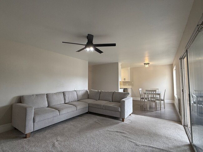 Building Photo - Recently Remodeled Condo in Villa La Jolla...
