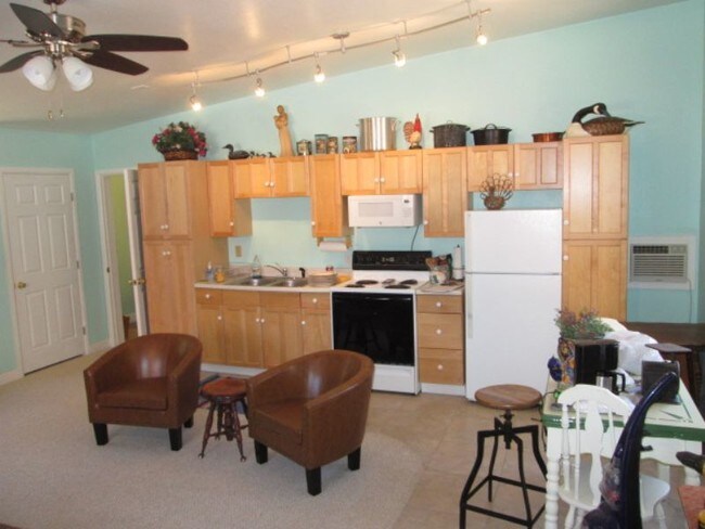 Building Photo - 20 Axton Ln