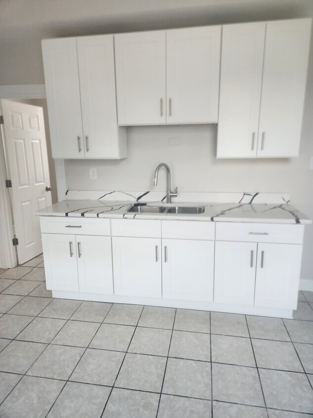 Kitchen - 2326 S Homan Ave