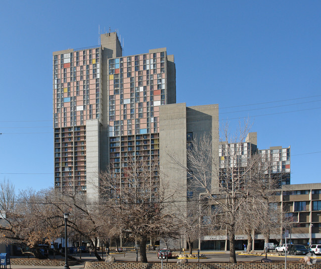 Building Photo - Riverside Plaza