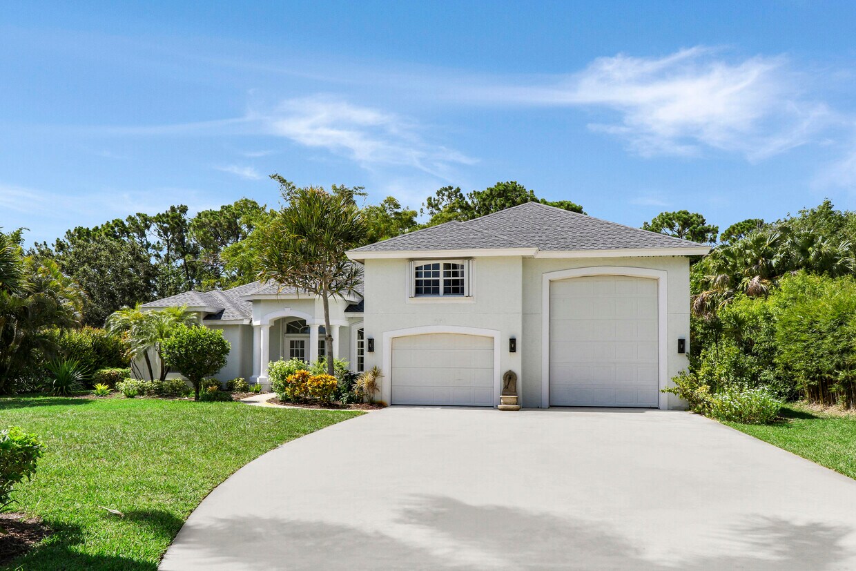 Foto principal - 451 SE Pine Rd