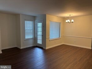 Building Photo - 407 Diamond Dr
