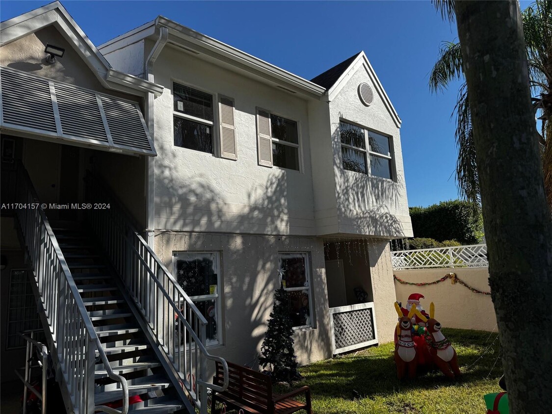 Foto principal - 17500 NW 67th Pl