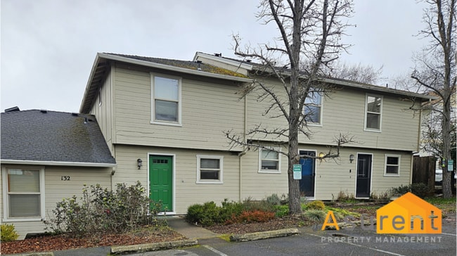 Building Photo - Fully Furnished Private Setting Townhouse, 2 Bedroom- 1.5 Bathroom, centrally located in Ashland