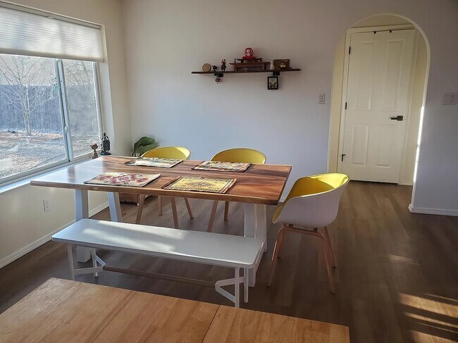 Building Photo - 948 Acequia de las Joyas