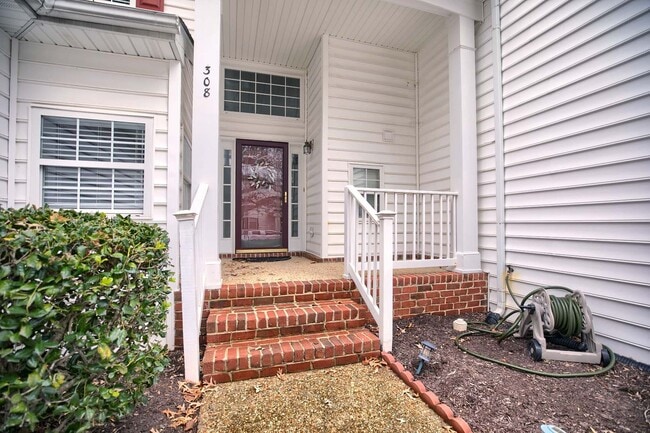 Foto del edificio - 308 Charleston Way