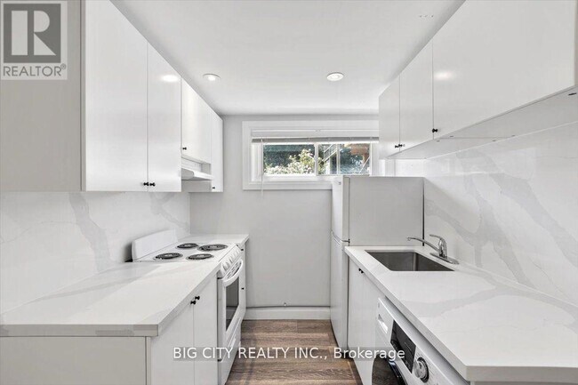Photo du bâtiment - 18 Wexford Blvd