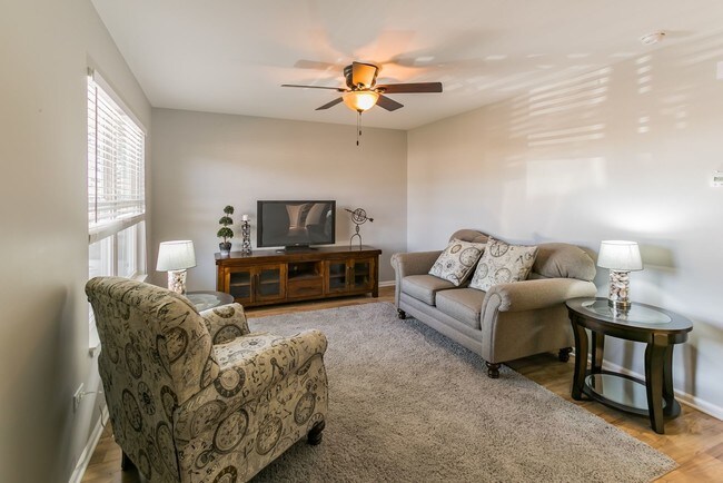 Foto del edificio - 4 br, 3 bath House - 709 Columbine Ave