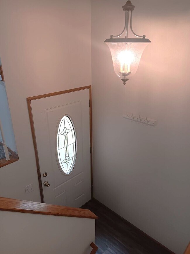 Foto del edificio - WEST SIDE - SPACIOUS TWO STORY 3 BED/2.5 BATH DUPLEX!