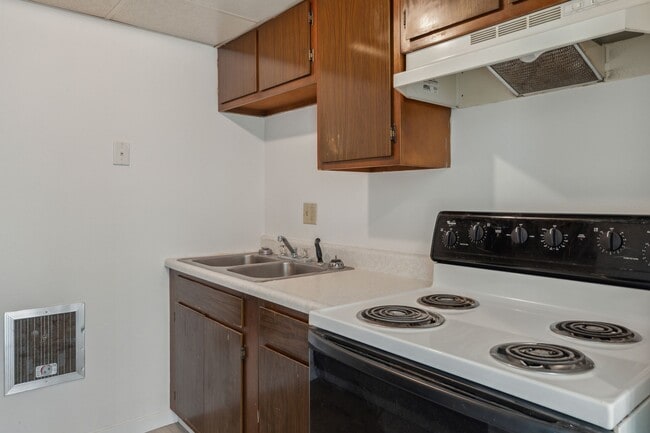 Building Photo - Highlands Apartments