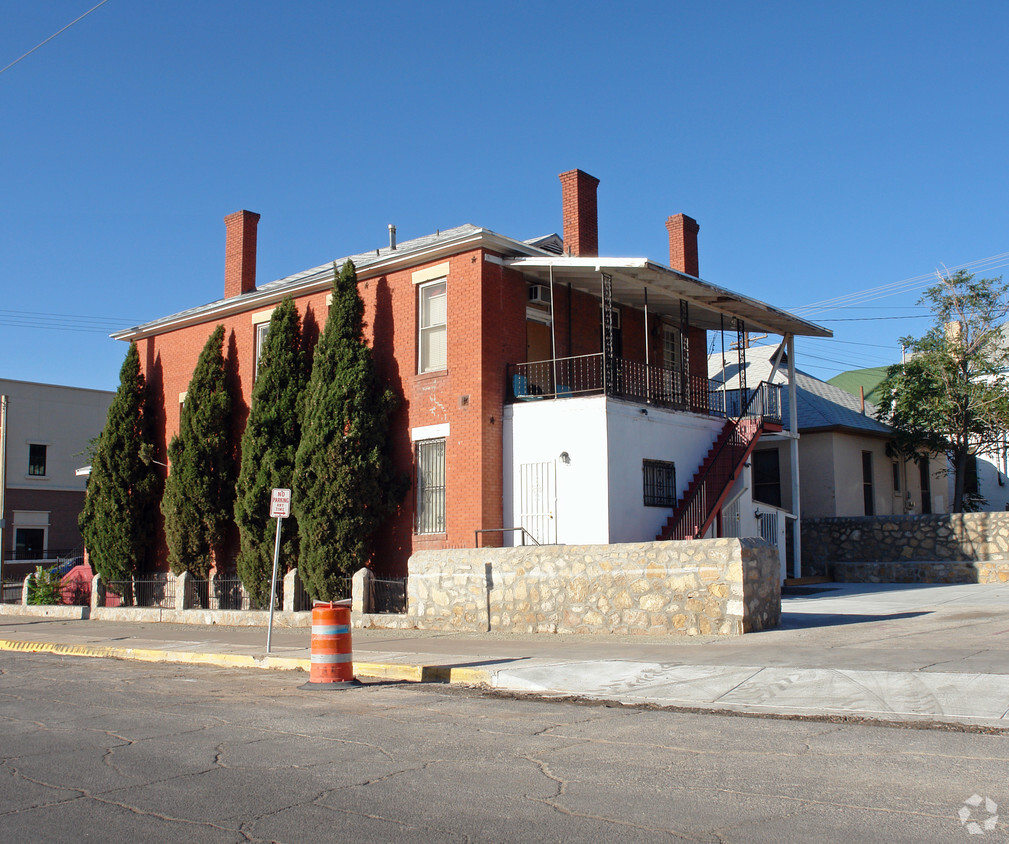 Building Photo - 201-203 W Rio Grande Ave