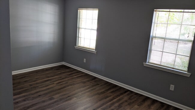 Building Photo - 3173 Montwood Dr