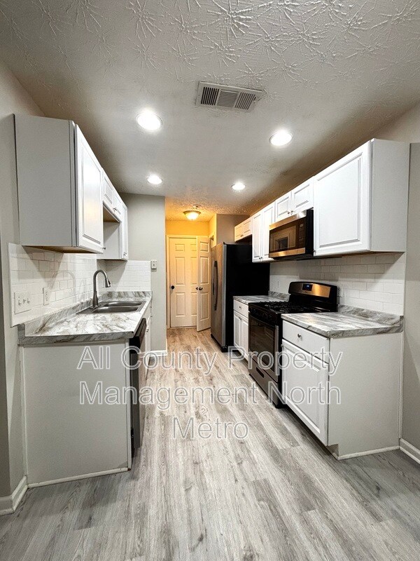 Foto del edificio - 289 Silver Ridge Dr