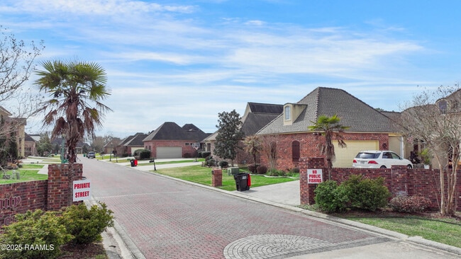 Building Photo - 104 Gated Trinity Ct