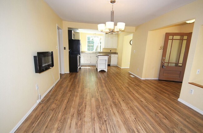 Building Photo - SPACIOUS, PRIVATE, 3 BED BOTHELL HOME FOR ...