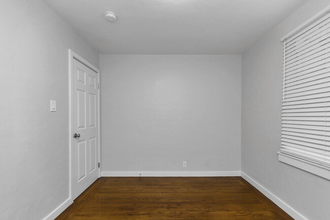 Interior Photo - 786 Geary