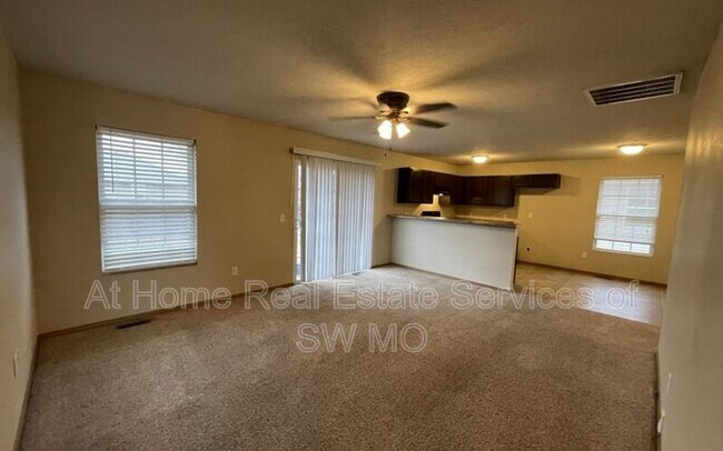Building Photo - 1153 S Strasbourg Ave