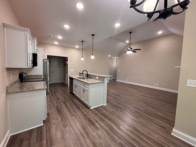 Building Photo - 337 Chase Dr