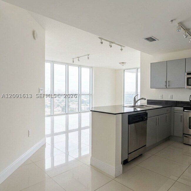 Foto del edificio - 1871 NW S River Dr
