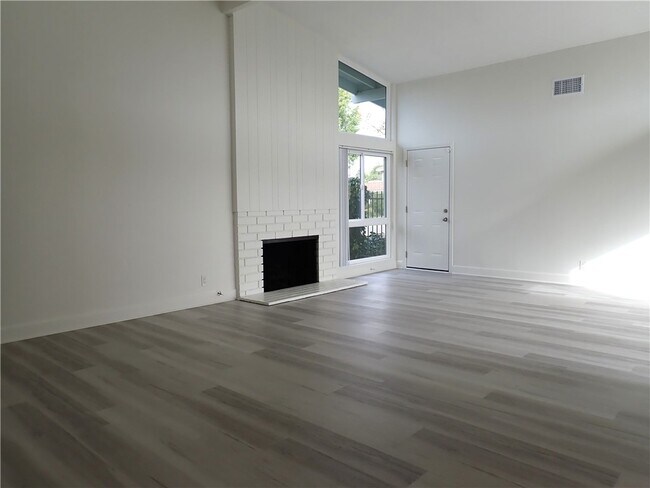 Foto del edificio - 12901 Martha Ann Dr