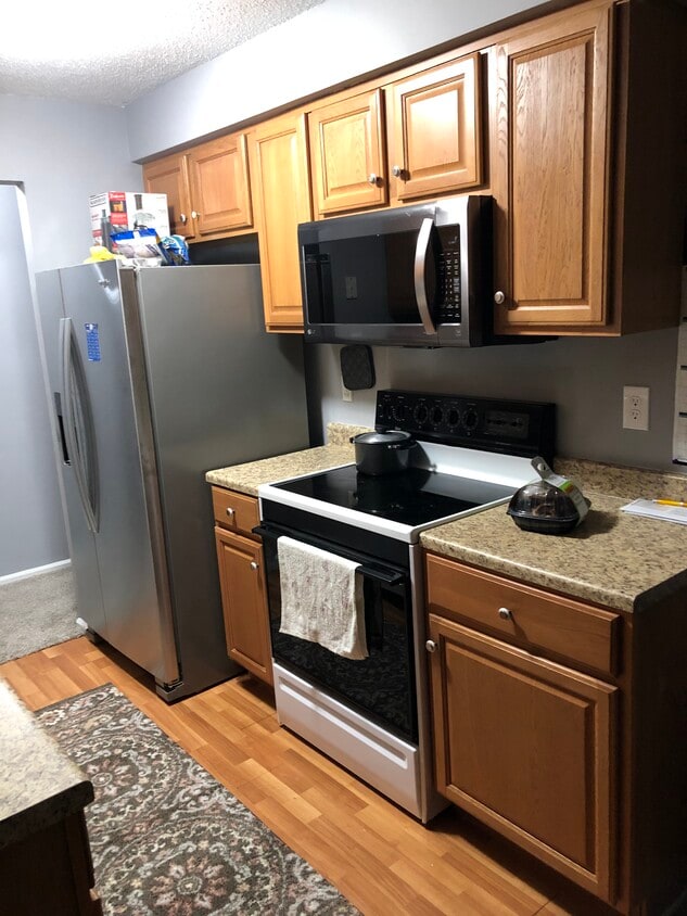 Kitchen - 31 Moore Ln