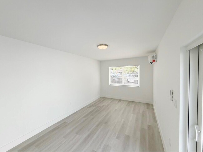 Foto del edificio - 1135 NW 127th St