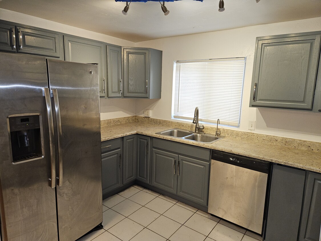 Foto principal - 4744 E Baker St