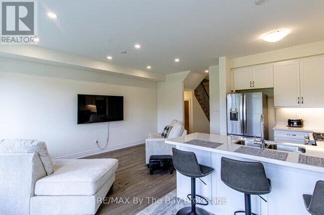 Photo du bâtiment - 18 Little River Xing