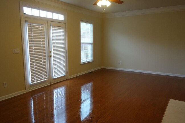 Building Photo - 11045 Brunson Dr