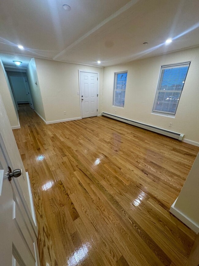 Building Photo - 111 Main St