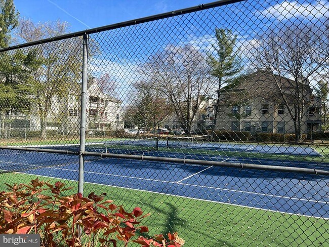 Foto del edificio - 106 Heritage Blvd