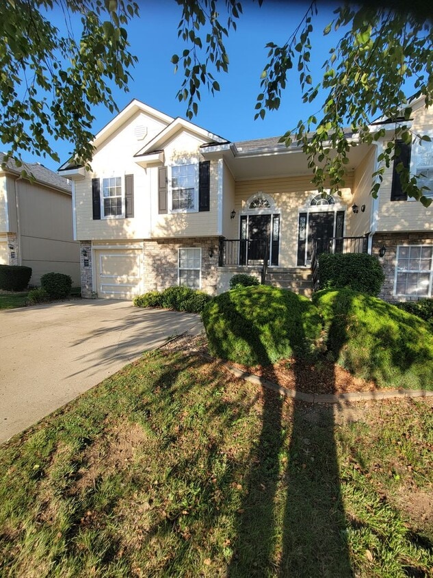 Primary Photo - 1209 NW Ashley Ln